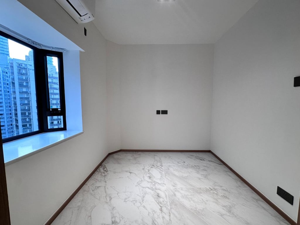 https://img.propertyraptor.com/cdn-cgi/imagedelivery/KD5bF_AFL0JDTbKLWF7z9g/ap8/ap8_001/hornet/prp/img/b2cdf5b17bbadfb8b8c56acaab0fae5f-wtm.jpg/public