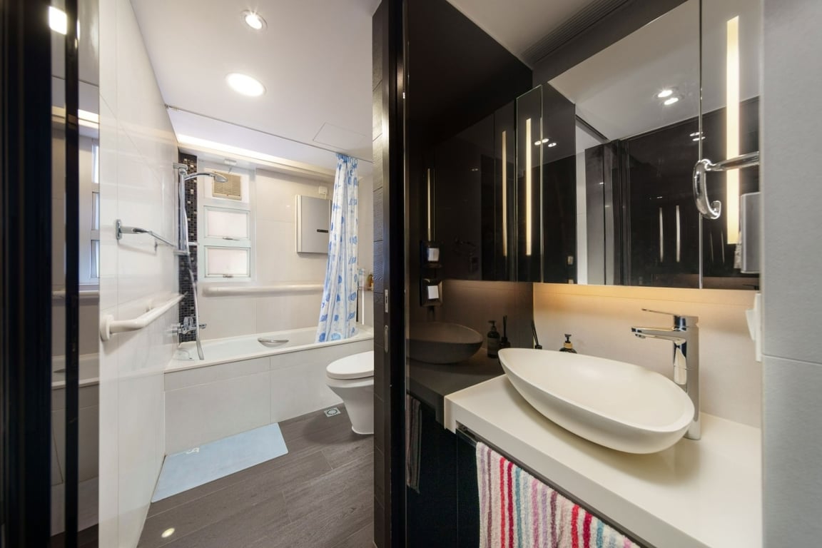 https://img.propertyraptor.com/cdn-cgi/imagedelivery/KD5bF_AFL0JDTbKLWF7z9g/ap8/ap8_001/hornet/prp/img/b2f1348068e3e985699fad52362e600c-wtm.jpg/public