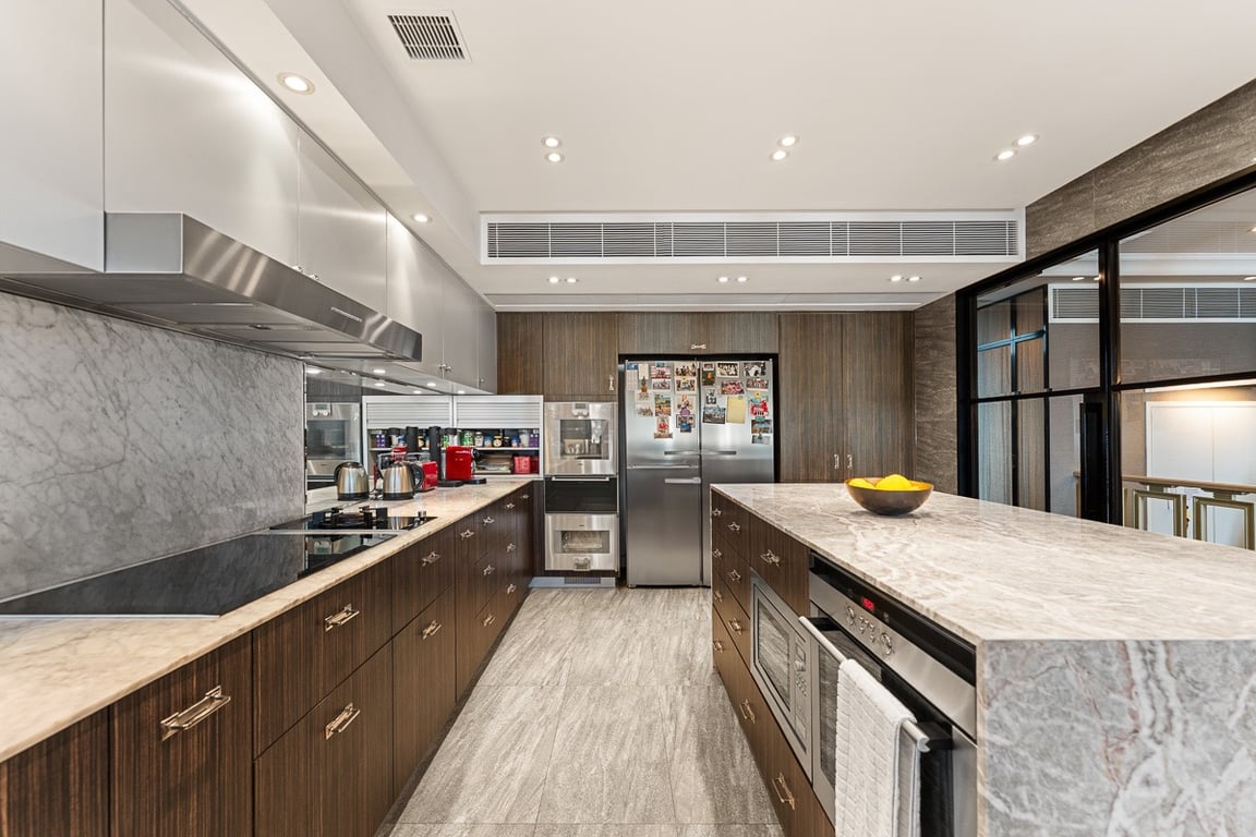 https://img.propertyraptor.com/cdn-cgi/imagedelivery/KD5bF_AFL0JDTbKLWF7z9g/ap8/ap8_001/hornet/prp/img/b3091d142ef2ea13781c93fed6cc5cc9-wtm.jpg/public