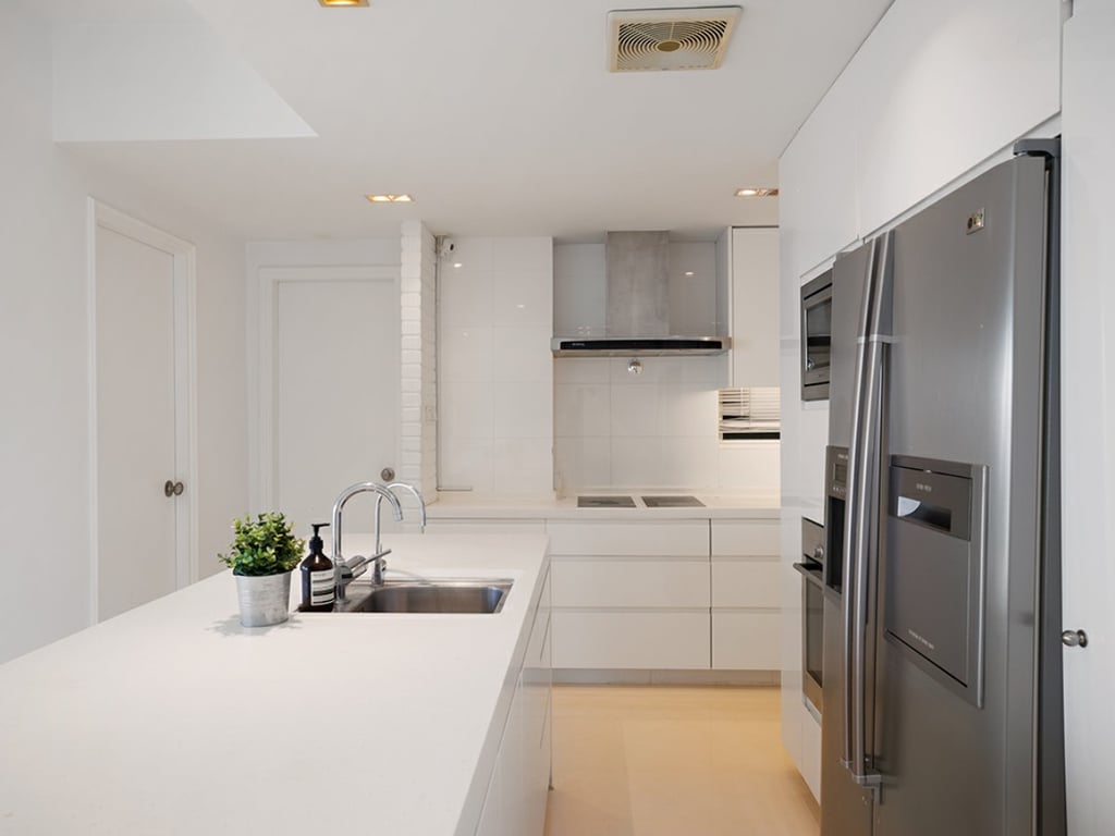 https://img.propertyraptor.com/cdn-cgi/imagedelivery/KD5bF_AFL0JDTbKLWF7z9g/ap8/ap8_001/hornet/prp/img/b30ce7a7409f1af3a738837453c64482.jpg/public