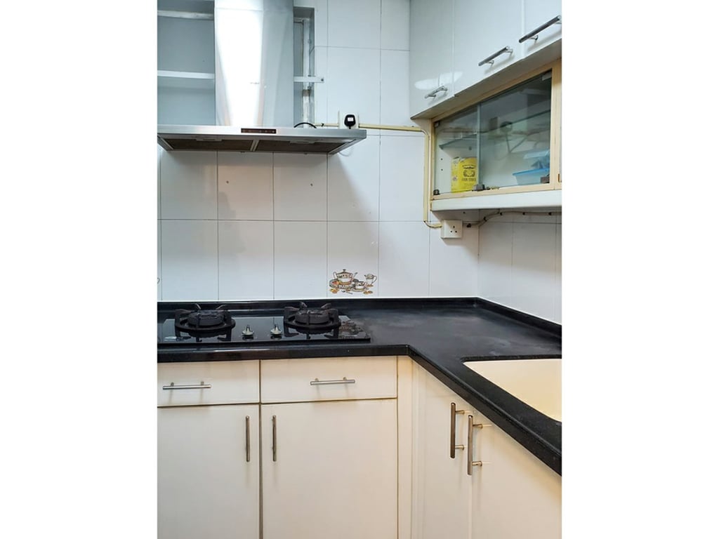 https://img.propertyraptor.com/cdn-cgi/imagedelivery/KD5bF_AFL0JDTbKLWF7z9g/ap8/ap8_001/hornet/prp/img/b33bc2320fe6701dfd4c753c95d62af0.jpg/public
