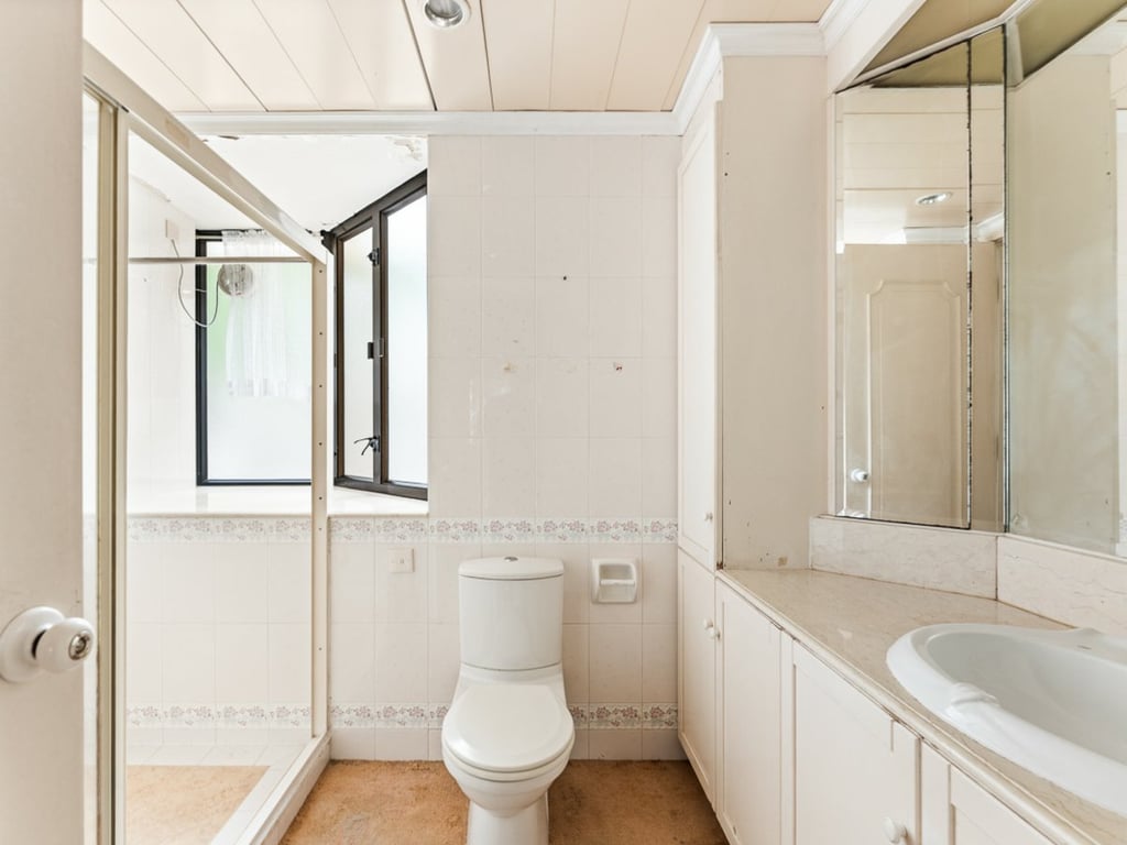 https://img.propertyraptor.com/cdn-cgi/imagedelivery/KD5bF_AFL0JDTbKLWF7z9g/ap8/ap8_001/hornet/prp/img/b33db1c411d8044ed489e62520a9f358-wtm.jpg/public