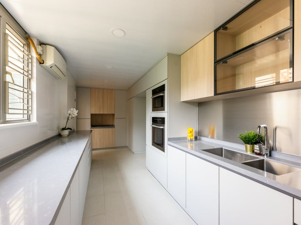 https://img.propertyraptor.com/cdn-cgi/imagedelivery/KD5bF_AFL0JDTbKLWF7z9g/ap8/ap8_001/hornet/prp/img/b373ba3ab2d24c0b364e7d12599e4c8d.jpg/public