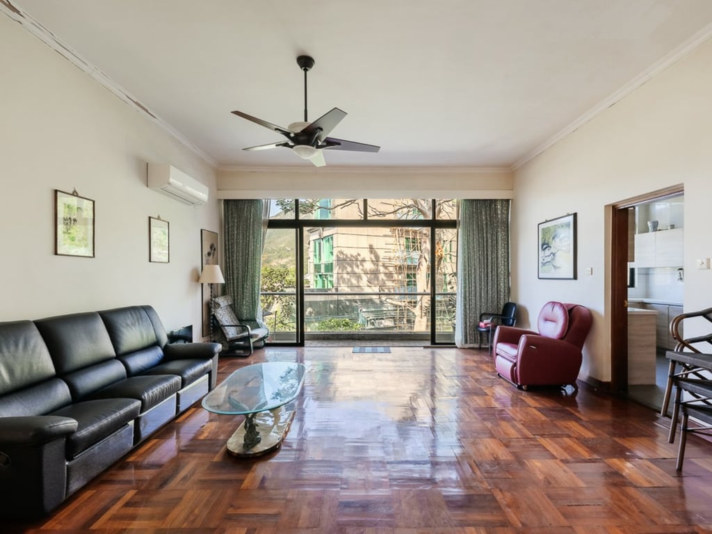 https://img.propertyraptor.com/cdn-cgi/imagedelivery/KD5bF_AFL0JDTbKLWF7z9g/ap8/ap8_001/hornet/prp/img/b3a85a397cc2f449f71ee49a78553e74.jpg/public