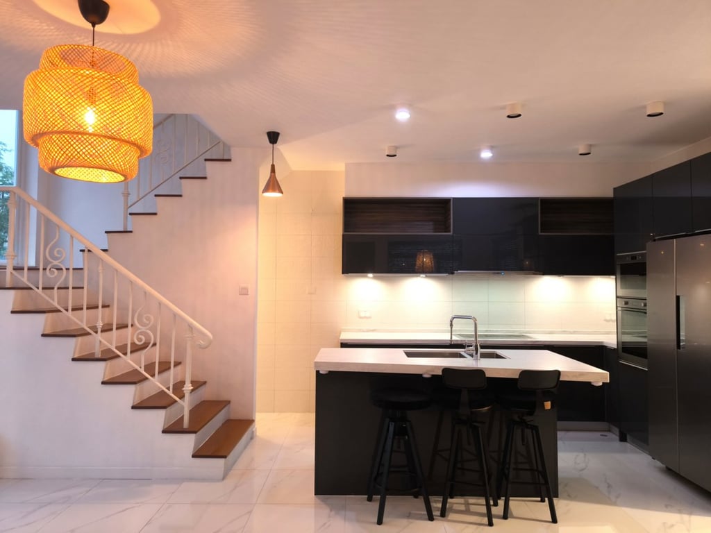 https://img.propertyraptor.com/cdn-cgi/imagedelivery/KD5bF_AFL0JDTbKLWF7z9g/ap8/ap8_001/hornet/prp/img/b3c10892e39c3903a8c84e1c85c7e1cb.jpg/public