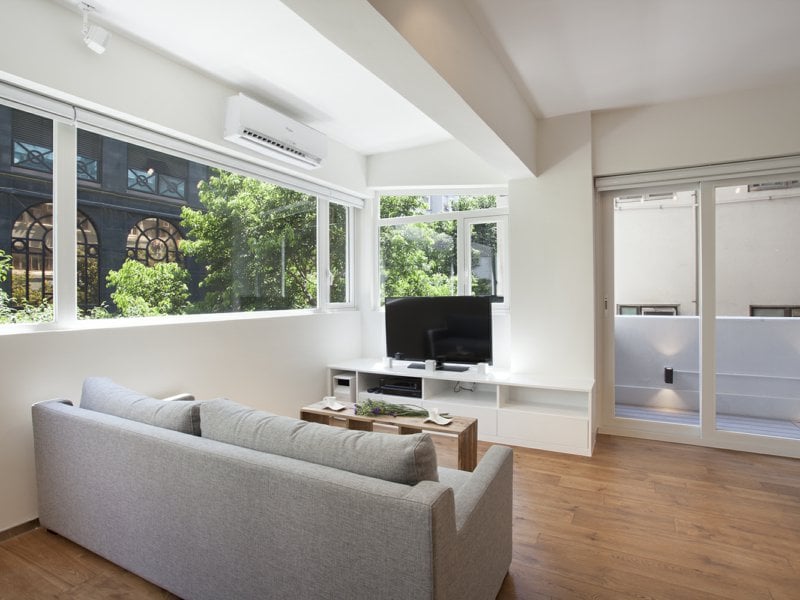 https://img.propertyraptor.com/cdn-cgi/imagedelivery/KD5bF_AFL0JDTbKLWF7z9g/ap8/ap8_001/hornet/prp/img/b46718bed3e70f8612b564e90d262799.jpg/public