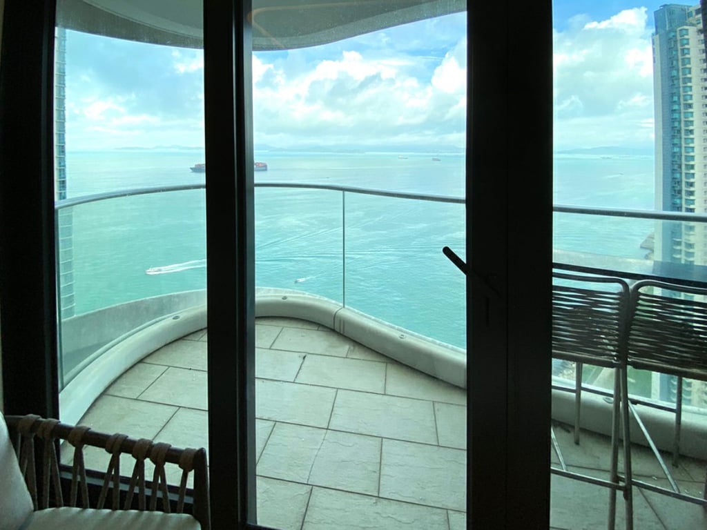 https://img.propertyraptor.com/cdn-cgi/imagedelivery/KD5bF_AFL0JDTbKLWF7z9g/ap8/ap8_001/hornet/prp/img/b4953784bdfeb295247a0db7600e1d68.jpg/public