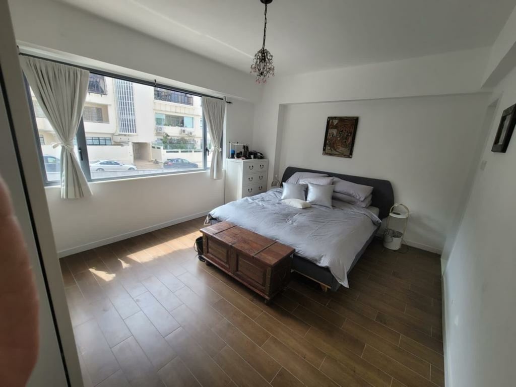 https://img.propertyraptor.com/cdn-cgi/imagedelivery/KD5bF_AFL0JDTbKLWF7z9g/ap8/ap8_001/hornet/prp/img/b4a9203b869bd3539b1d2253854ea8d9.jpg/public
