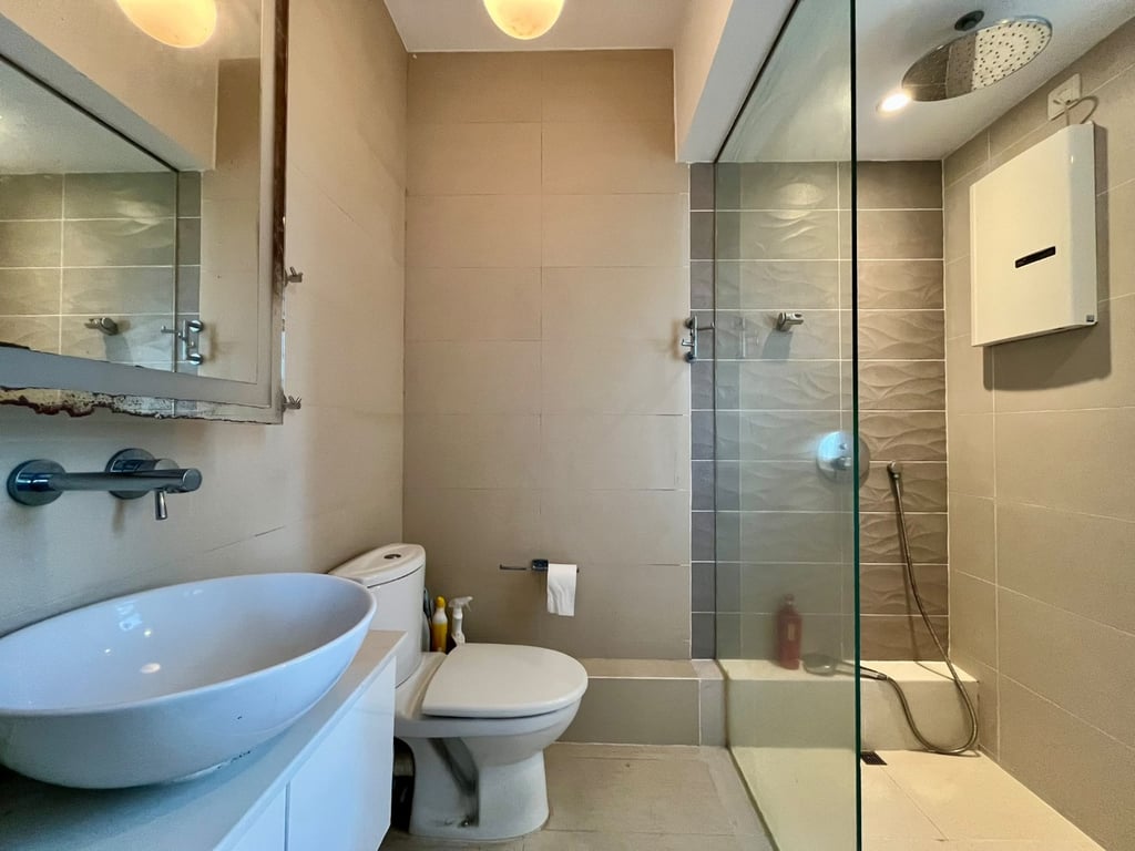 https://img.propertyraptor.com/cdn-cgi/imagedelivery/KD5bF_AFL0JDTbKLWF7z9g/ap8/ap8_001/hornet/prp/img/b4ab7c7651a5b73e08a941704f870da6-wtm.jpg/public