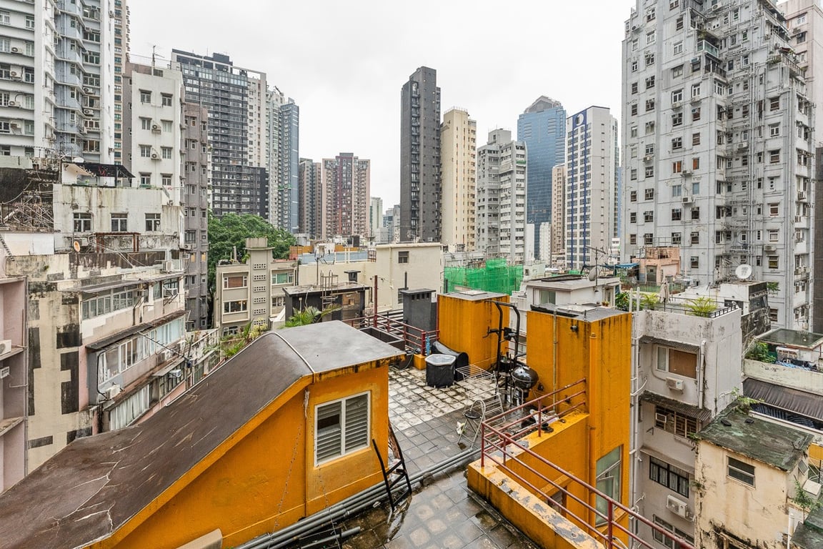 https://img.propertyraptor.com/cdn-cgi/imagedelivery/KD5bF_AFL0JDTbKLWF7z9g/ap8/ap8_001/hornet/prp/img/b4c3e93a1d755f03d4087b7e14da4a66-wtm.jpg/public
