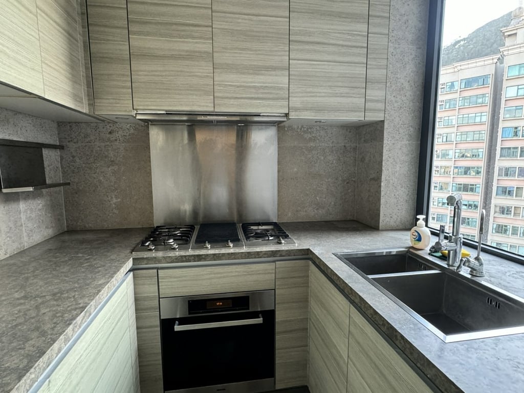 https://img.propertyraptor.com/cdn-cgi/imagedelivery/KD5bF_AFL0JDTbKLWF7z9g/ap8/ap8_001/hornet/prp/img/b4c97b769d4e07c303d581e8a81a9c1d.jpg/public