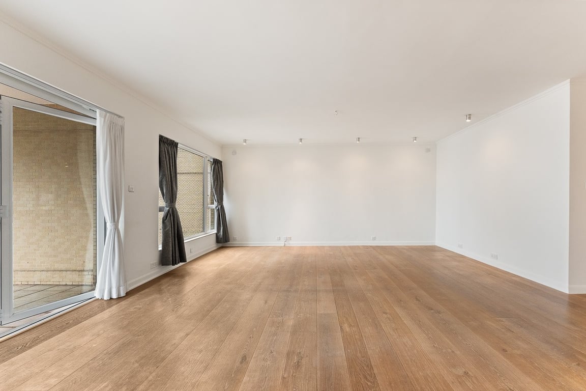 https://img.propertyraptor.com/cdn-cgi/imagedelivery/KD5bF_AFL0JDTbKLWF7z9g/ap8/ap8_001/hornet/prp/img/b4e35eb04877df0983e9728c43fd03fb-wtm.jpg/public