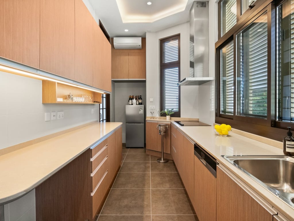 https://img.propertyraptor.com/cdn-cgi/imagedelivery/KD5bF_AFL0JDTbKLWF7z9g/ap8/ap8_001/hornet/prp/img/b4ec2a477e04423a7a1dcd535d017ffc.jpg/public