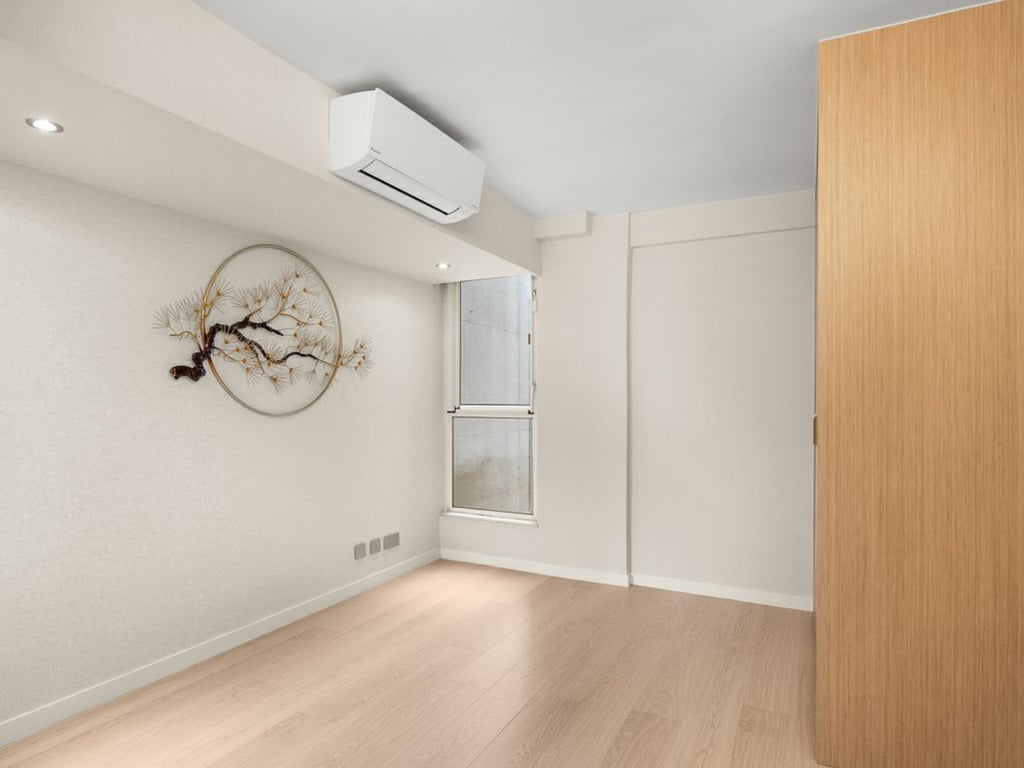 https://img.propertyraptor.com/cdn-cgi/imagedelivery/KD5bF_AFL0JDTbKLWF7z9g/ap8/ap8_001/hornet/prp/img/b4f20cc99ce36027c36fd3f82c3943e9-wtm.jpg/public