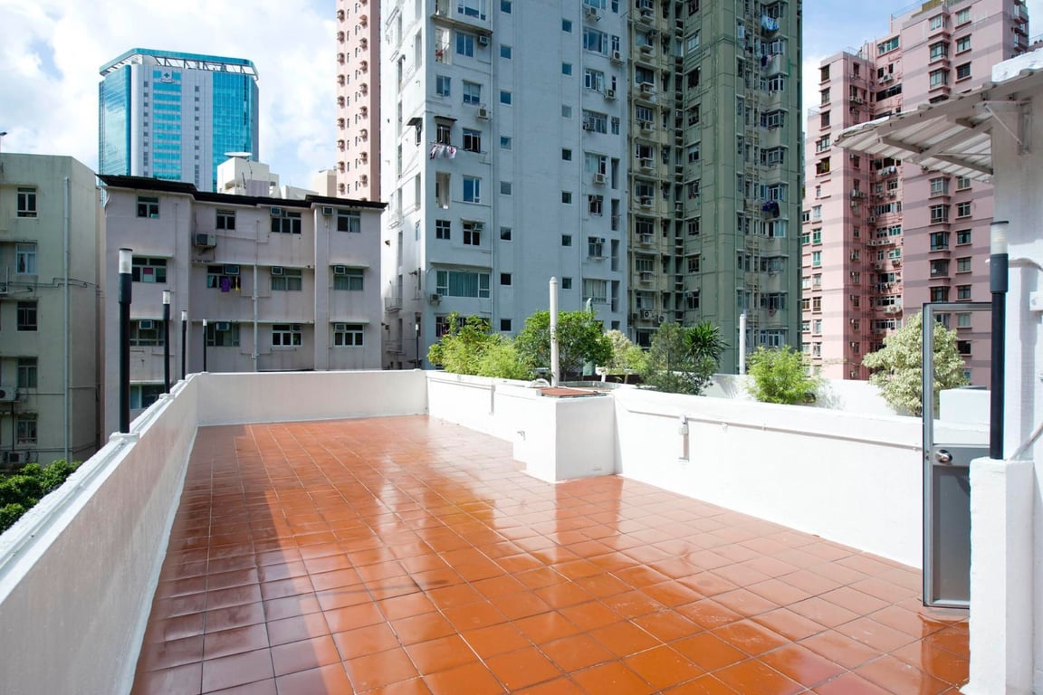 https://img.propertyraptor.com/cdn-cgi/imagedelivery/KD5bF_AFL0JDTbKLWF7z9g/ap8/ap8_001/hornet/prp/img/b504f0f2b981b93616de5d9d1cad5f39-wtm.jpg/public