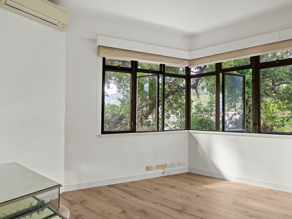 https://img.propertyraptor.com/cdn-cgi/imagedelivery/KD5bF_AFL0JDTbKLWF7z9g/ap8/ap8_001/hornet/prp/img/b5357e9edc8216d401b0ba5724f41c2b-wtm.jpg/public