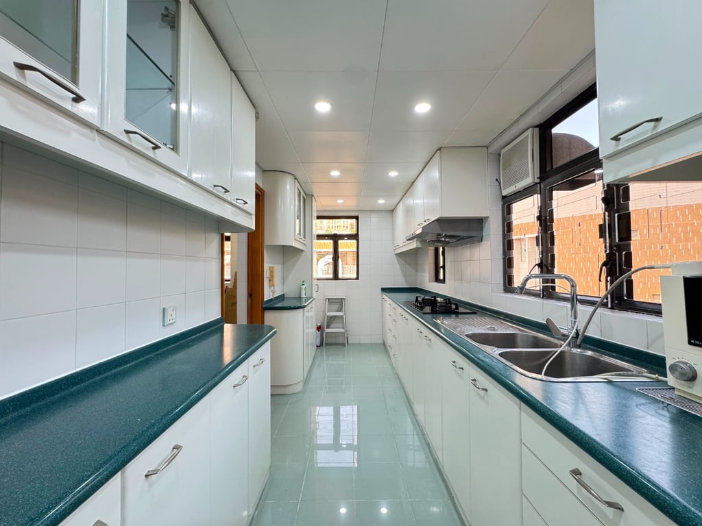 https://img.propertyraptor.com/cdn-cgi/imagedelivery/KD5bF_AFL0JDTbKLWF7z9g/ap8/ap8_001/hornet/prp/img/b599c33c19c9250bfc4c31842ac4c5be-wtm.jpg/public
