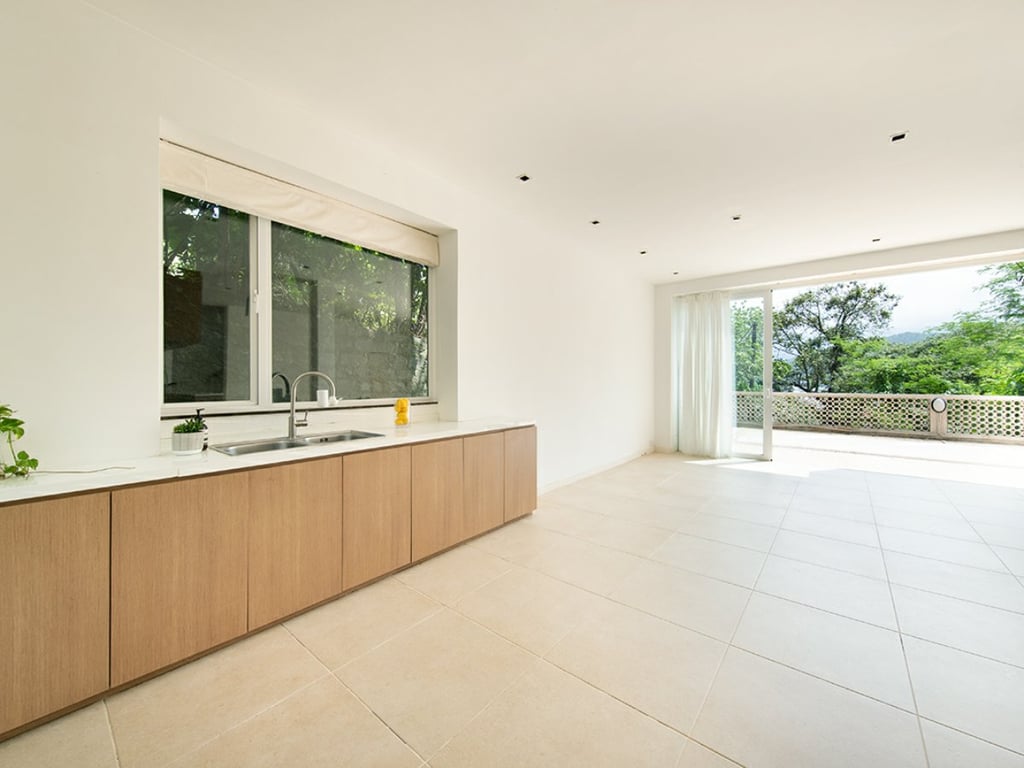 https://img.propertyraptor.com/cdn-cgi/imagedelivery/KD5bF_AFL0JDTbKLWF7z9g/ap8/ap8_001/hornet/prp/img/b5cadf86ce70f5849d4401dedee94a07.jpg/public