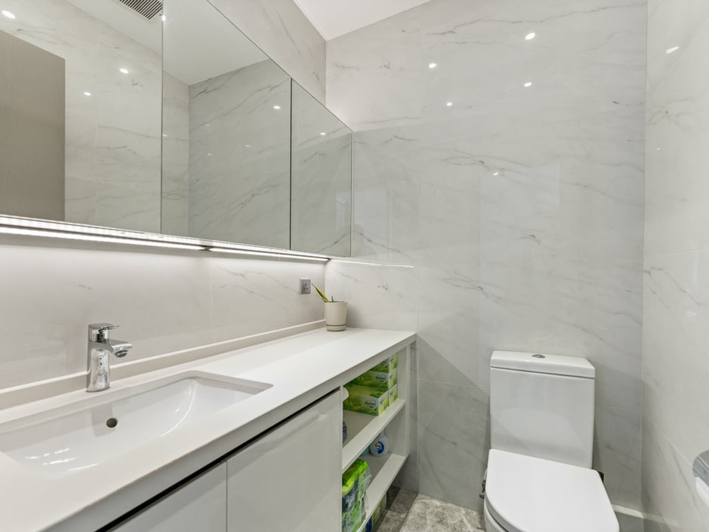 https://img.propertyraptor.com/cdn-cgi/imagedelivery/KD5bF_AFL0JDTbKLWF7z9g/ap8/ap8_001/hornet/prp/img/b5ff02904713782bed9586bf8d286cc8.jpg/public
