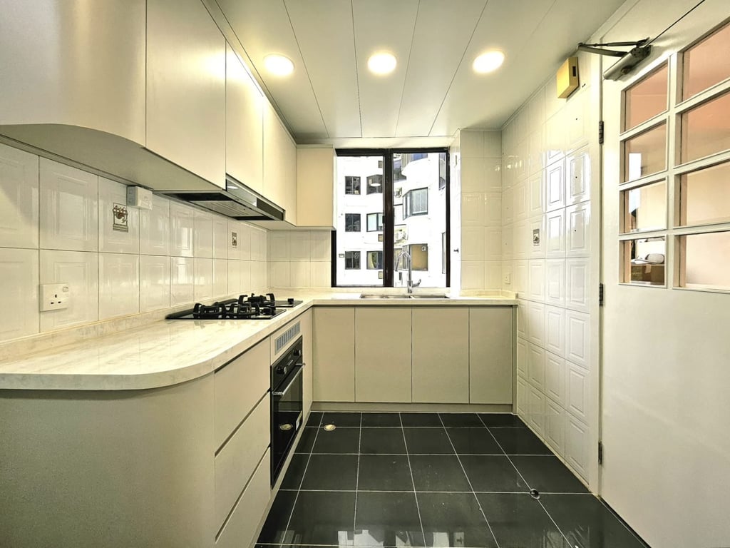 https://img.propertyraptor.com/cdn-cgi/imagedelivery/KD5bF_AFL0JDTbKLWF7z9g/ap8/ap8_001/hornet/prp/img/b656ab3bb5e7271efba90c2735e7cbca-wtm.jpg/public