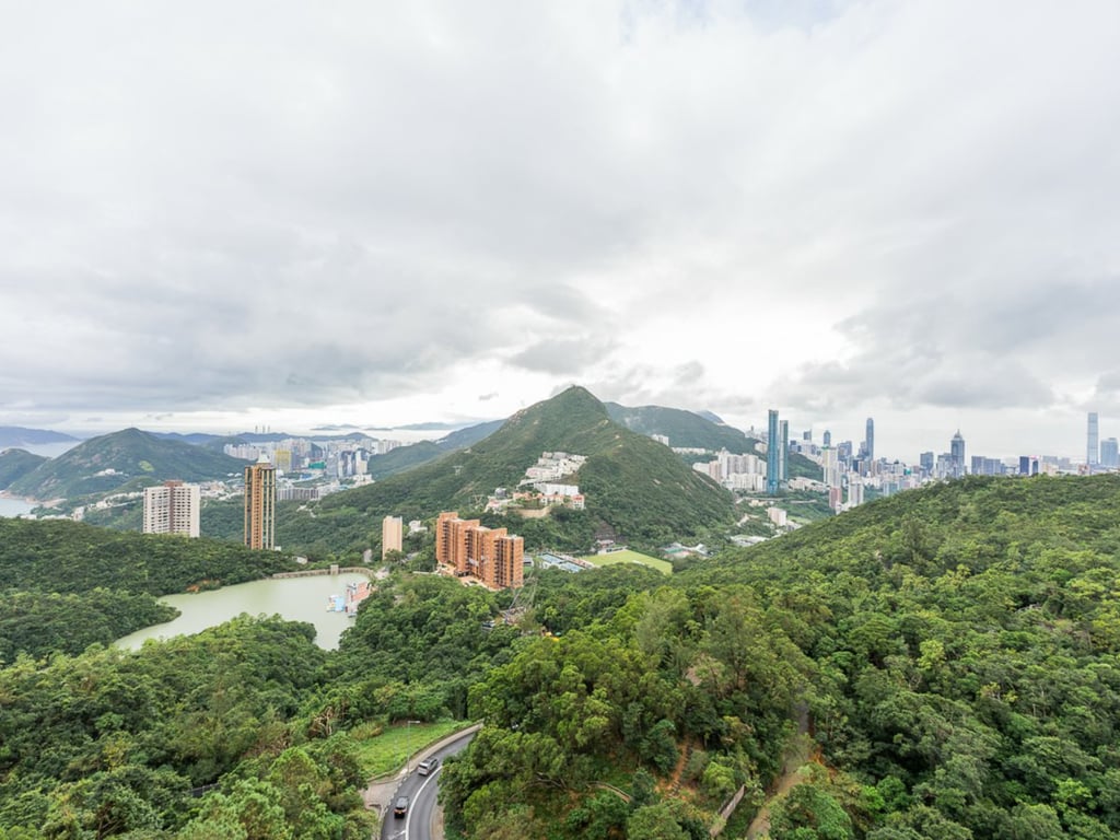 https://img.propertyraptor.com/cdn-cgi/imagedelivery/KD5bF_AFL0JDTbKLWF7z9g/ap8/ap8_001/hornet/prp/img/b65cddb0130057fee5d77a528b8a74ad.jpg/public