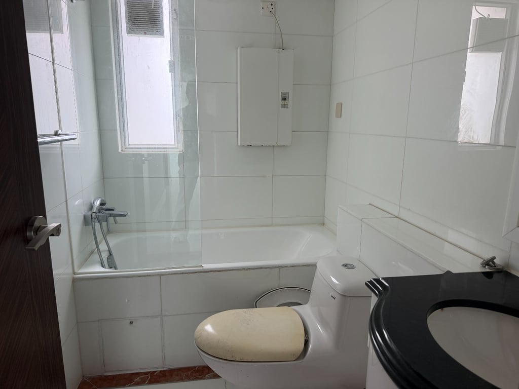 https://img.propertyraptor.com/cdn-cgi/imagedelivery/KD5bF_AFL0JDTbKLWF7z9g/ap8/ap8_001/hornet/prp/img/b66902454e5018c5398ccea46266ea5f-wtm.jpg/public