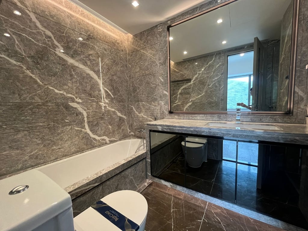 https://img.propertyraptor.com/cdn-cgi/imagedelivery/KD5bF_AFL0JDTbKLWF7z9g/ap8/ap8_001/hornet/prp/img/b6b68884e1505f5e3ca0535c34f3cecb-wtm.jpg/public