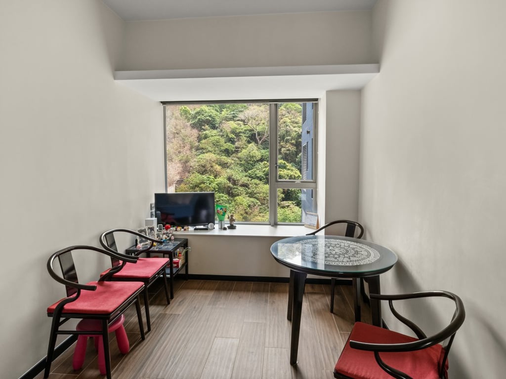 https://img.propertyraptor.com/cdn-cgi/imagedelivery/KD5bF_AFL0JDTbKLWF7z9g/ap8/ap8_001/hornet/prp/img/b6b8aa49366dfd9b2b79c6bf1488726f.jpg/public