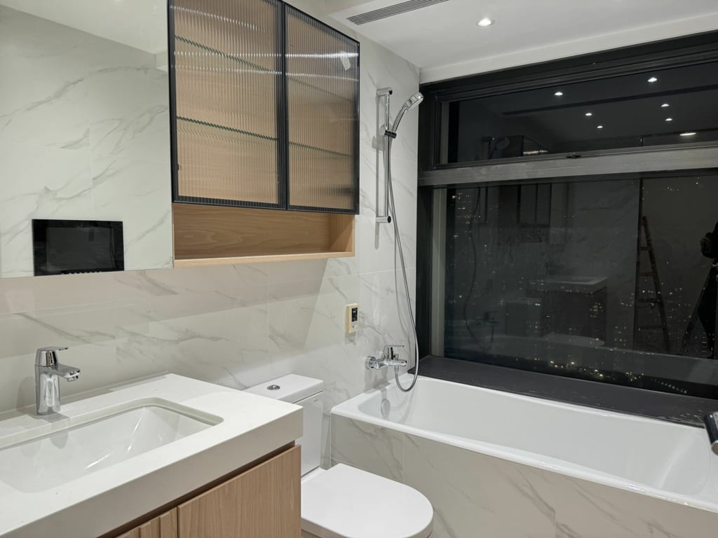 https://img.propertyraptor.com/cdn-cgi/imagedelivery/KD5bF_AFL0JDTbKLWF7z9g/ap8/ap8_001/hornet/prp/img/b6c2d6970f36a704a85cf631144ea321.jpg/public