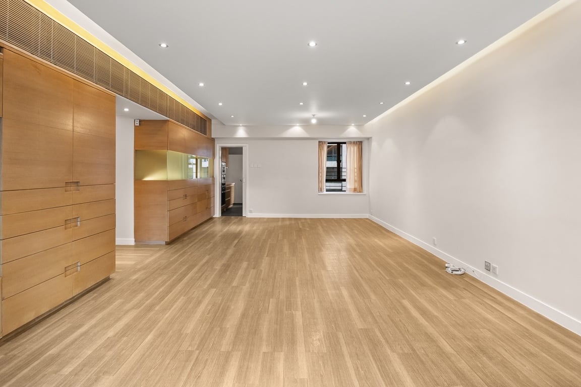 https://img.propertyraptor.com/cdn-cgi/imagedelivery/KD5bF_AFL0JDTbKLWF7z9g/ap8/ap8_001/hornet/prp/img/b6ec7c8061f0293b2823e5c07b76ec28-wtm.jpg/public