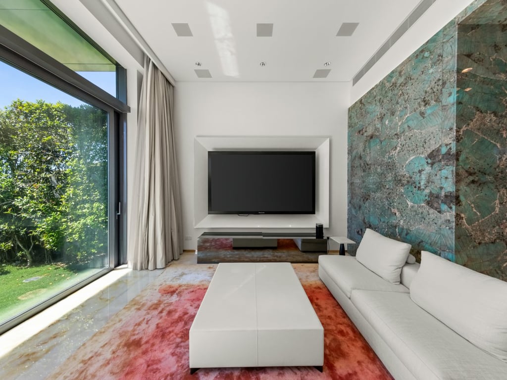 https://img.propertyraptor.com/cdn-cgi/imagedelivery/KD5bF_AFL0JDTbKLWF7z9g/ap8/ap8_001/hornet/prp/img/b704119ae14e6942f3573d5e9ed1cac7.jpg/public