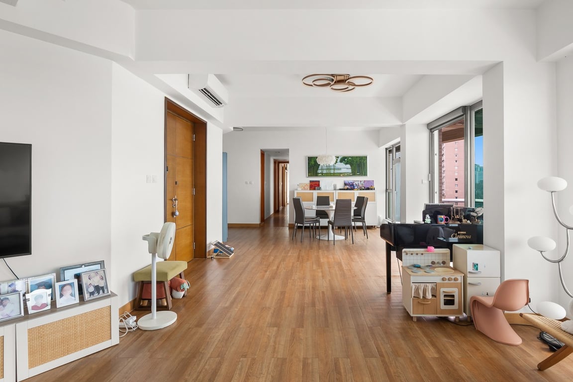 https://img.propertyraptor.com/cdn-cgi/imagedelivery/KD5bF_AFL0JDTbKLWF7z9g/ap8/ap8_001/hornet/prp/img/b7099b86b003ba138fecbe1c961d9cb4-wtm.jpg/public