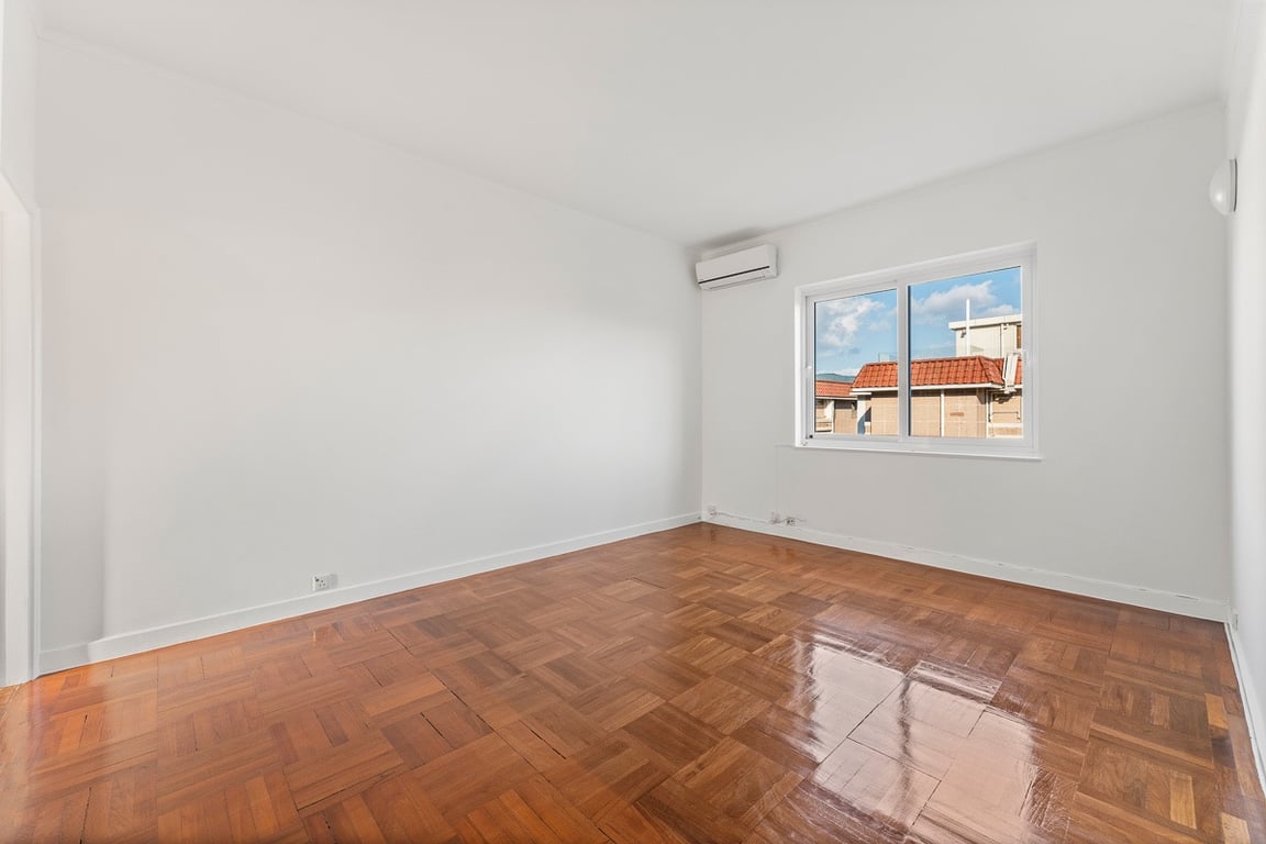 https://img.propertyraptor.com/cdn-cgi/imagedelivery/KD5bF_AFL0JDTbKLWF7z9g/ap8/ap8_001/hornet/prp/img/b719a6cf8ef6ad5e0376adf5b0c01e01-wtm.jpg/public