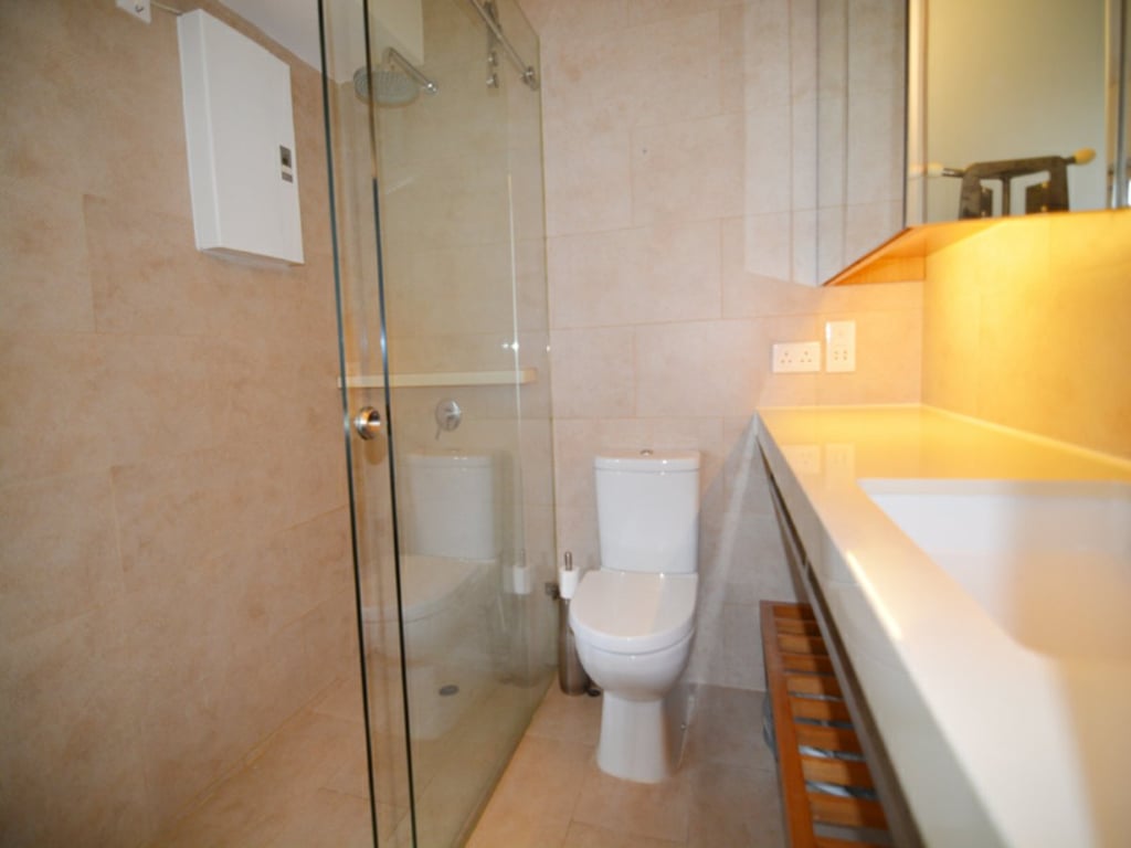 https://img.propertyraptor.com/cdn-cgi/imagedelivery/KD5bF_AFL0JDTbKLWF7z9g/ap8/ap8_001/hornet/prp/img/b73d2c6f83eaadc77af15d088faababe.jpg/public