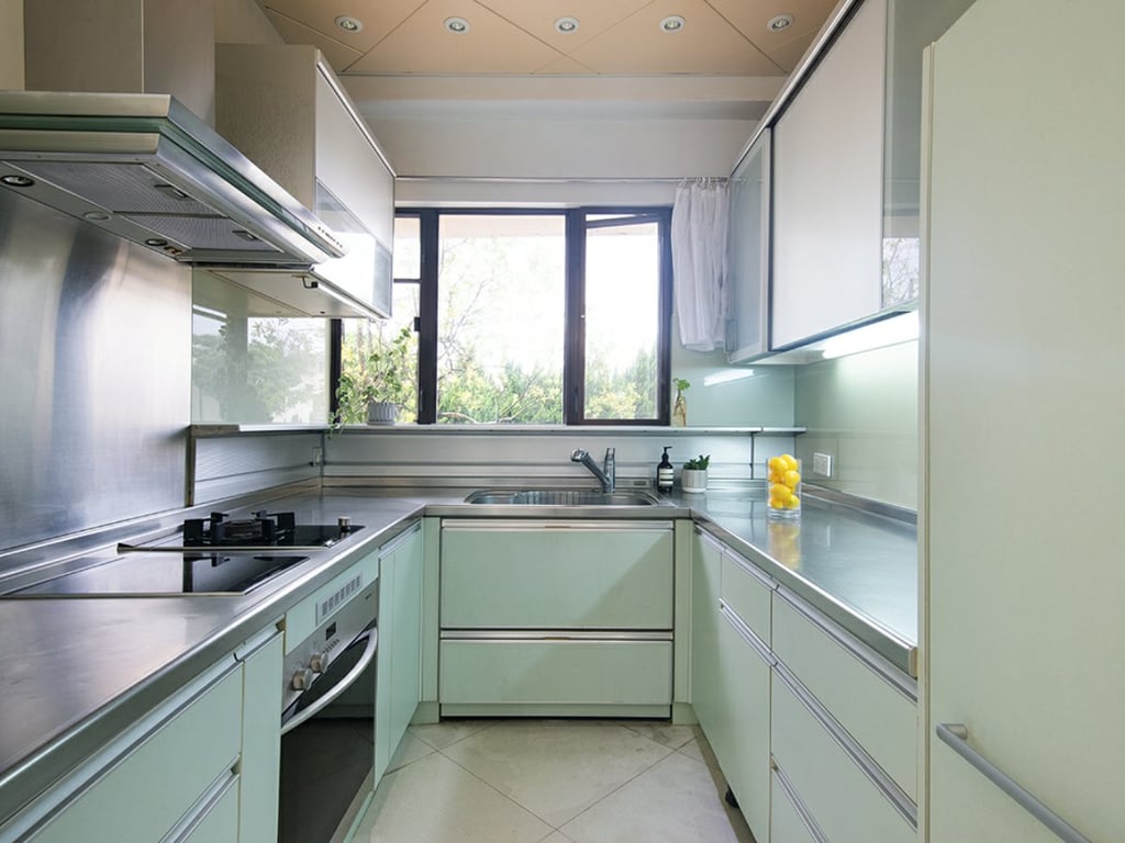 https://img.propertyraptor.com/cdn-cgi/imagedelivery/KD5bF_AFL0JDTbKLWF7z9g/ap8/ap8_001/hornet/prp/img/b74e03d2270efccc31e8ac4902e6b43d.jpg/public