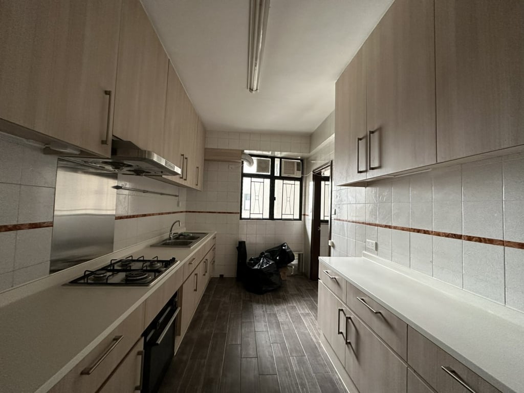 Clovelly Court