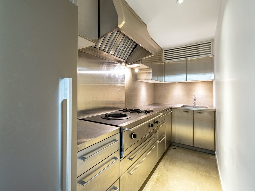 https://img.propertyraptor.com/cdn-cgi/imagedelivery/KD5bF_AFL0JDTbKLWF7z9g/ap8/ap8_001/hornet/prp/img/b78212475986aff140d5e9a4f0d471f9-wtm.jpg/public