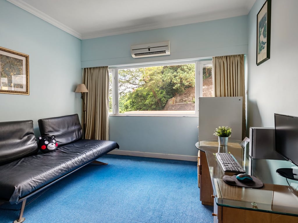 https://img.propertyraptor.com/cdn-cgi/imagedelivery/KD5bF_AFL0JDTbKLWF7z9g/ap8/ap8_001/hornet/prp/img/b7825f69cba79ed3bdd09730c898a37b.jpg/public
