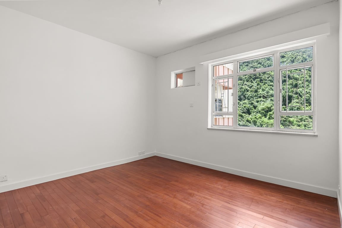https://img.propertyraptor.com/cdn-cgi/imagedelivery/KD5bF_AFL0JDTbKLWF7z9g/ap8/ap8_001/hornet/prp/img/b79ef6a26da1f359352e3924b7f994b5-wtm.jpg/public