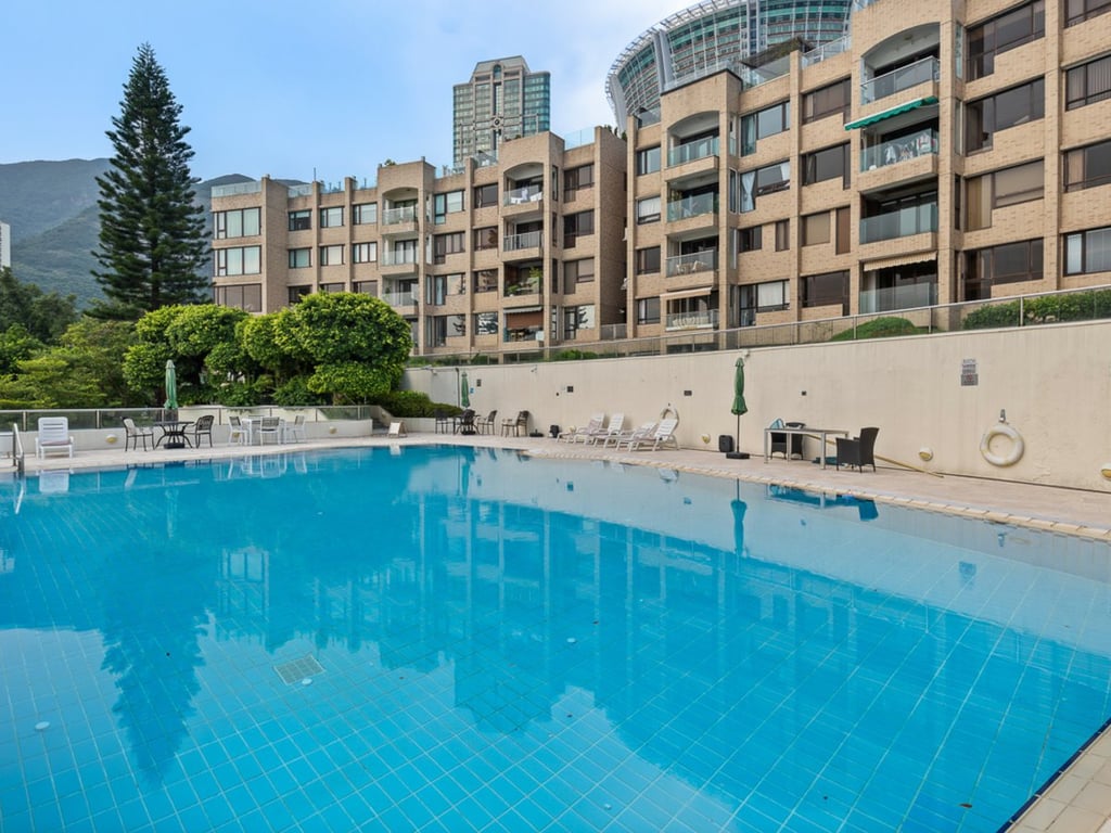 https://img.propertyraptor.com/cdn-cgi/imagedelivery/KD5bF_AFL0JDTbKLWF7z9g/ap8/ap8_001/hornet/prp/img/b7a2f698ad42d8735257ff6f982d8746.jpg/public