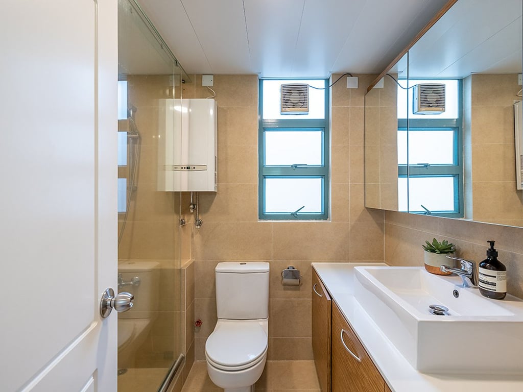 https://img.propertyraptor.com/cdn-cgi/imagedelivery/KD5bF_AFL0JDTbKLWF7z9g/ap8/ap8_001/hornet/prp/img/b806c6e8b76be66006282cd8ccc07369.jpg/public