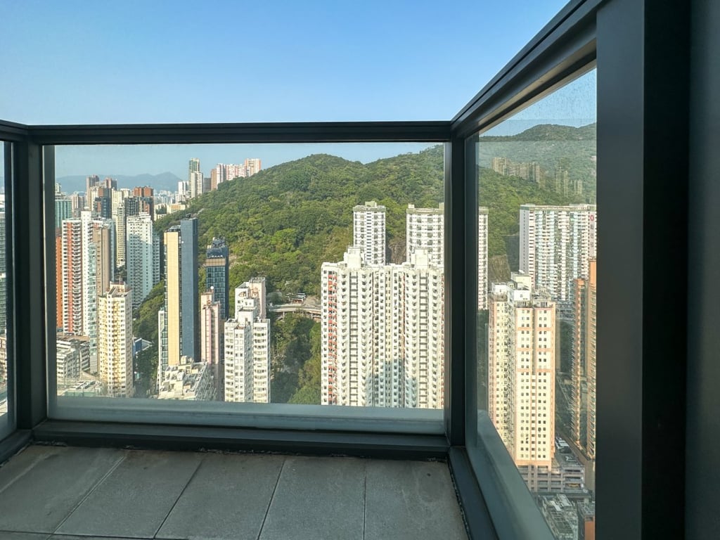 https://img.propertyraptor.com/cdn-cgi/imagedelivery/KD5bF_AFL0JDTbKLWF7z9g/ap8/ap8_001/hornet/prp/img/b82094ff165837b2a3af204d6c315375.jpg/public