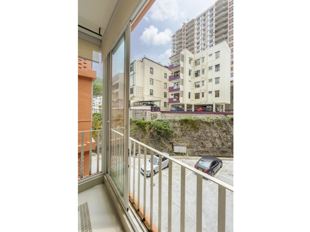 https://img.propertyraptor.com/cdn-cgi/imagedelivery/KD5bF_AFL0JDTbKLWF7z9g/ap8/ap8_001/hornet/prp/img/b839eac0b6b10cec2984fdb6b5adaaf1.jpg/public