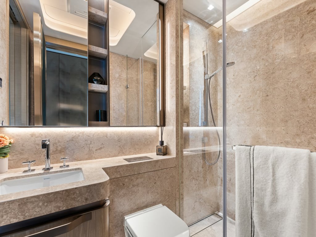 https://img.propertyraptor.com/cdn-cgi/imagedelivery/KD5bF_AFL0JDTbKLWF7z9g/ap8/ap8_001/hornet/prp/img/b84f1ca05bb0ca677b71bc128f411c5b.jpg/public