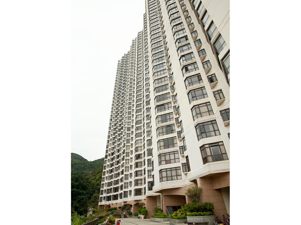 https://img.propertyraptor.com/cdn-cgi/imagedelivery/KD5bF_AFL0JDTbKLWF7z9g/ap8/ap8_001/hornet/prp/img/b861a328b17466de814581c76b7484e9.jpg/public