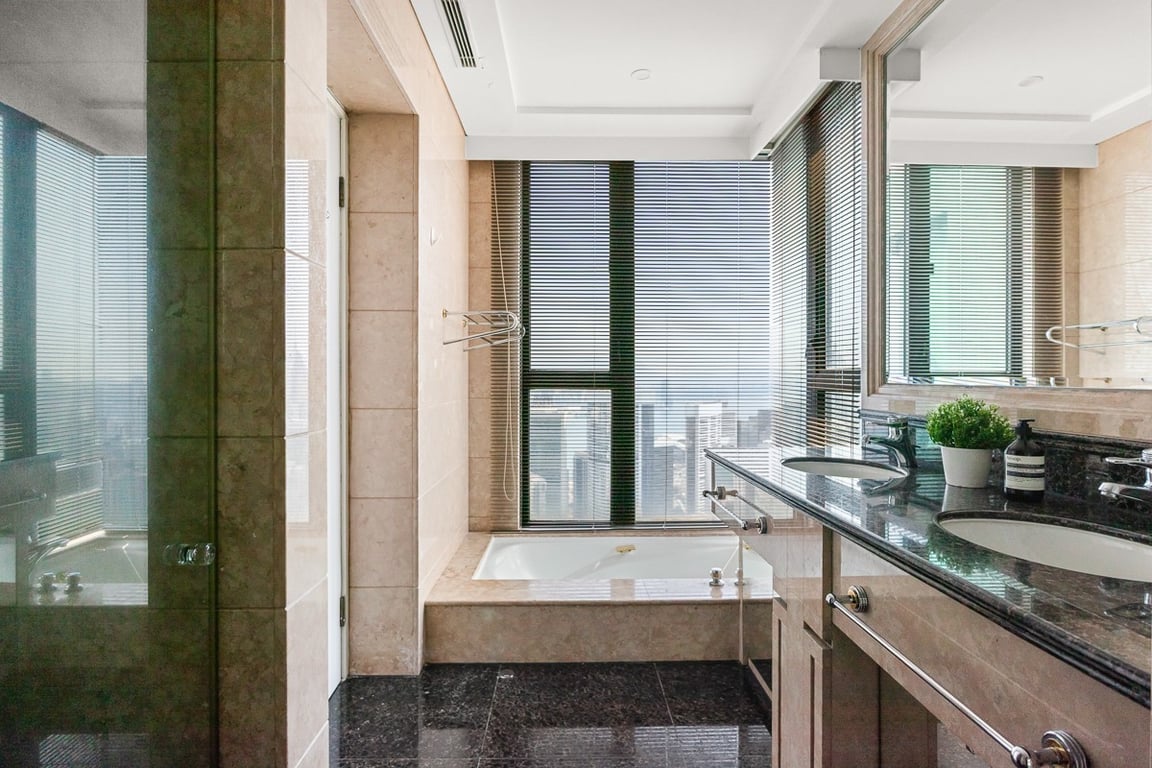 https://img.propertyraptor.com/cdn-cgi/imagedelivery/KD5bF_AFL0JDTbKLWF7z9g/ap8/ap8_001/hornet/prp/img/b89786450e8657f914e2e06428152bd8-wtm.jpg/public