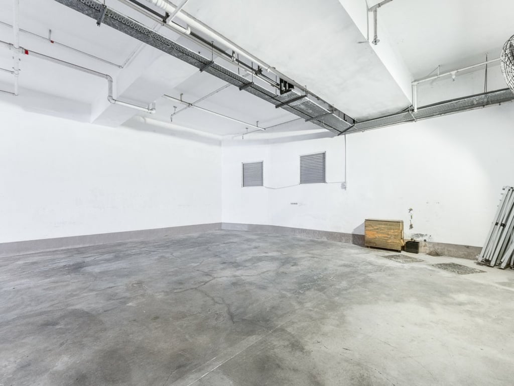 https://img.propertyraptor.com/cdn-cgi/imagedelivery/KD5bF_AFL0JDTbKLWF7z9g/ap8/ap8_001/hornet/prp/img/b8ab4485bdd68a86327ade4e301d9fd3-wtm.jpg/public