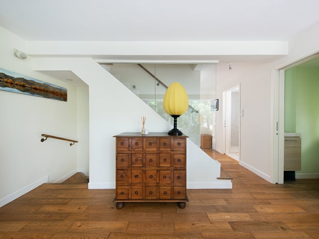 https://img.propertyraptor.com/cdn-cgi/imagedelivery/KD5bF_AFL0JDTbKLWF7z9g/ap8/ap8_001/hornet/prp/img/b96805ae39821e99373efe85a56962b2.jpg/public