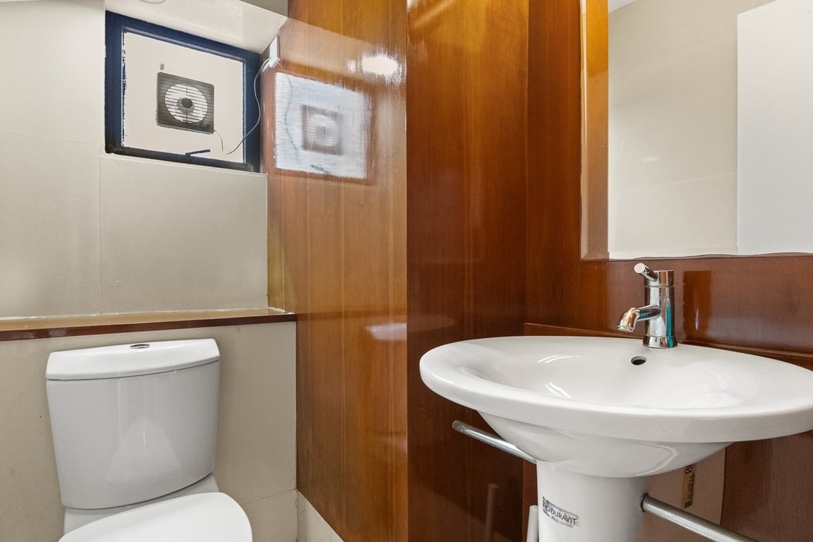 https://img.propertyraptor.com/cdn-cgi/imagedelivery/KD5bF_AFL0JDTbKLWF7z9g/ap8/ap8_001/hornet/prp/img/b972252c0b21f2b2041353bce7cacbbb-wtm.jpg/public