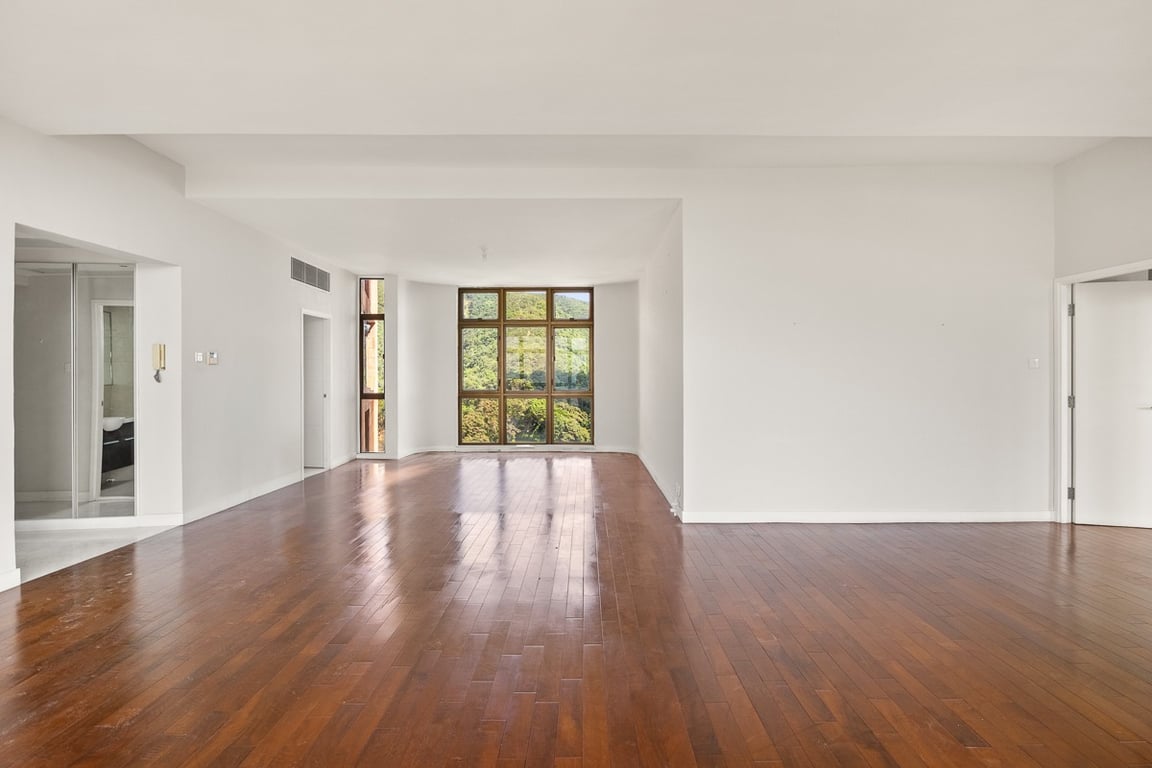 https://img.propertyraptor.com/cdn-cgi/imagedelivery/KD5bF_AFL0JDTbKLWF7z9g/ap8/ap8_001/hornet/prp/img/b986d79ca28764fecfd36b5f6b7246dd-wtm.jpg/public